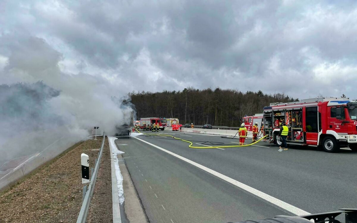 Unfall und Rauch auf der Autobahn Unfall und Rauch auf der Autobahn